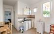 A 4    ( 3+1 ) en Apartamentos Nadja, alojamiento privado en Bijela, Montenegro